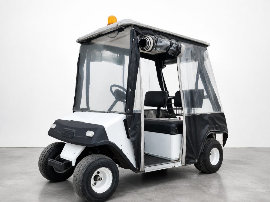 Carrito de golf con cerramiento